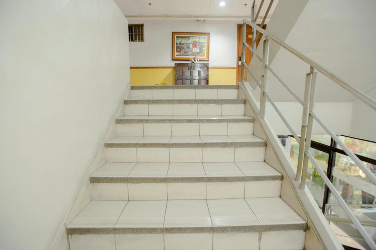 Newgrange Condotel Quezon City Exterior foto